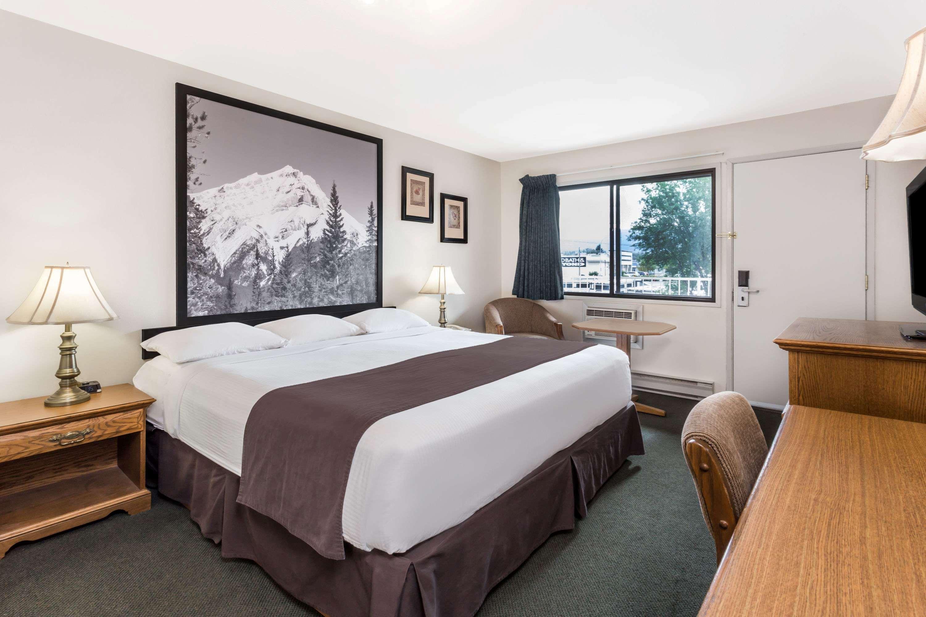 Super 8 By Wyndham Kelowna Bc Exteriör bild